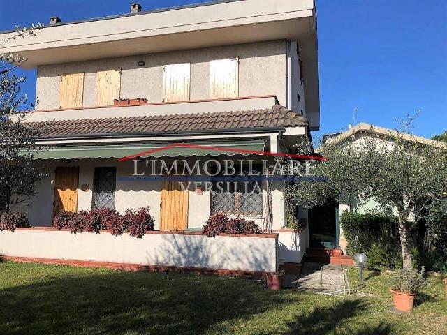 Casa indipendente in vendita a Montignoso MS