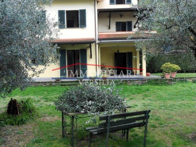 Casa indipendente in vendita a Montignoso MS