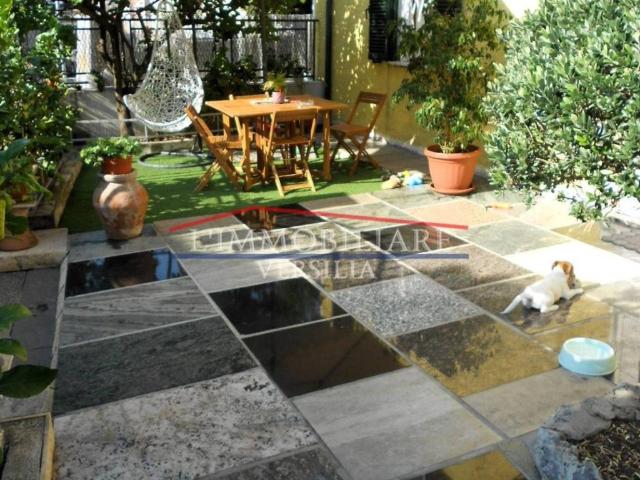 Casa indipendente in vendita a Montignoso MS