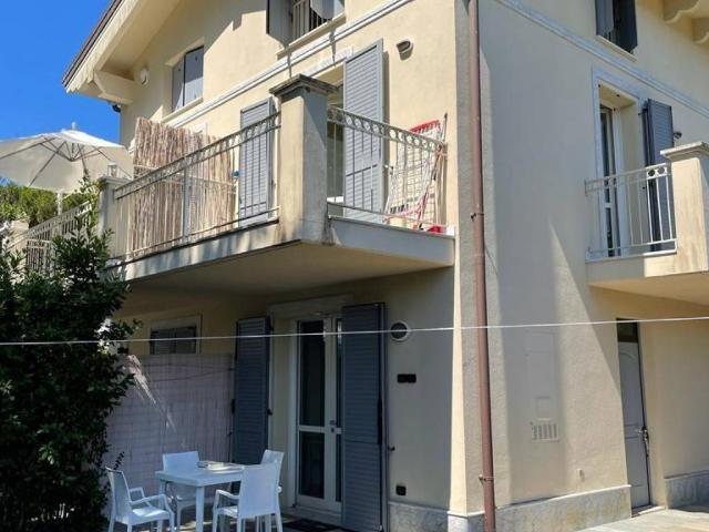 Casa indipendente in vendita a Montignoso MS