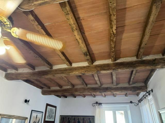 Casa indipendente in vendita a Montignoso MS