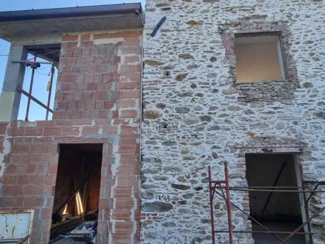 Casa indipendente in vendita a Montignoso MS