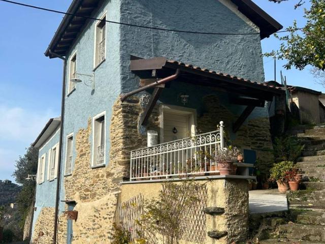 Casa indipendente in vendita a Montignoso MS