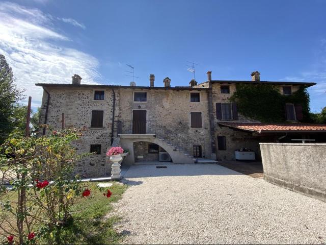 Casa indipendente in vendita a Monzambano