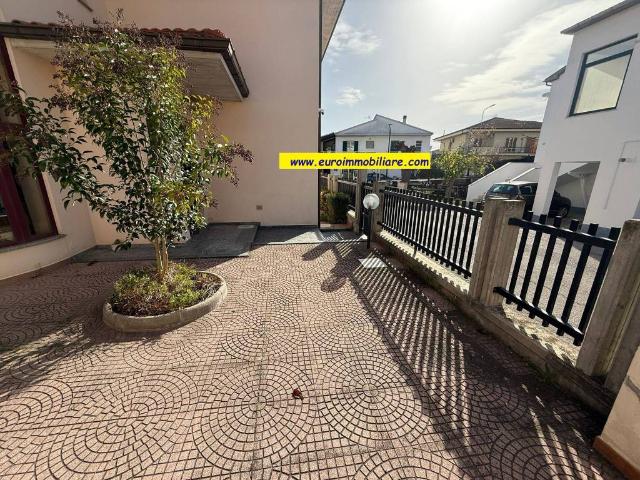 Casa indipendente in vendita a Morro d'Oro TE