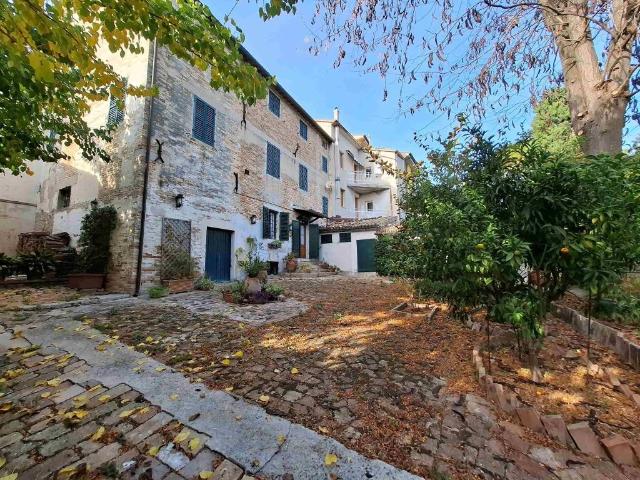 Casa indipendente in vendita a Morro d'Alba AN