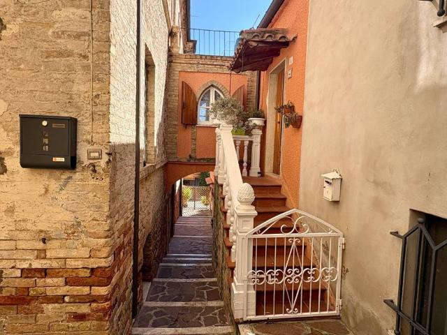 Casa indipendente in vendita a Mosciano Sant'Angelo TE