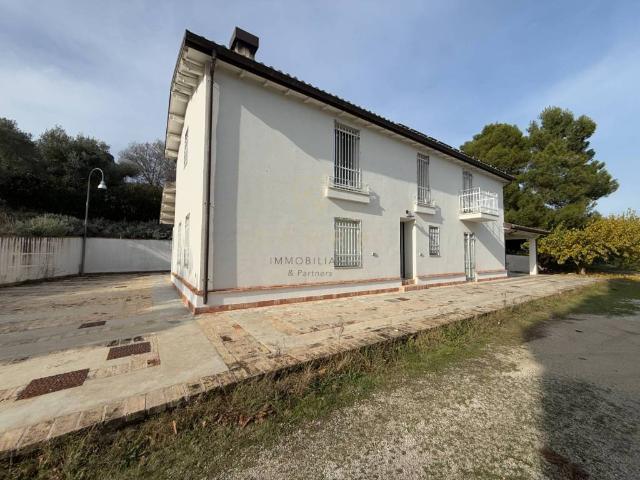 Casa indipendente in vendita a Moscufo PE