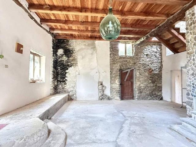 Casa indipendente in vendita a Mattie TO