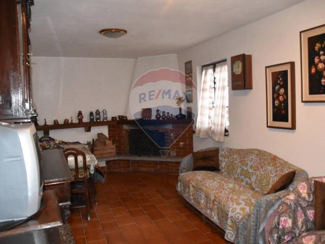 Casa indipendente in vendita a Maccagno con Pino e Veddasca