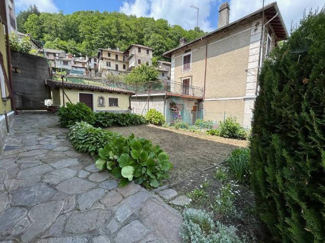 Casa indipendente in vendita a Maccagno con Pino e Veddasca VA