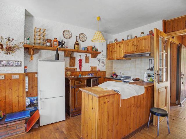 Casa indipendente in vendita a Maccagno con Pino e Veddasca VA