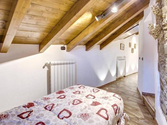 Casa indipendente in vendita a Maccagno con Pino e Veddasca VA