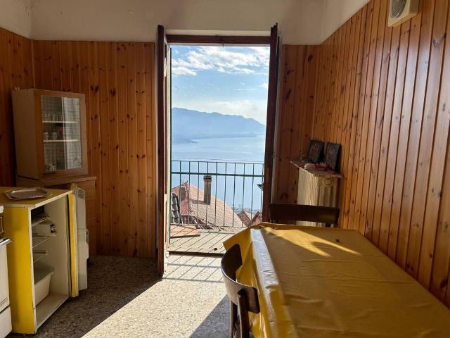 Casa indipendente in vendita a Maccagno con Pino e Veddasca VA