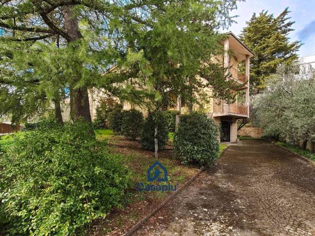 Casa indipendente in vendita a Macerata MC
