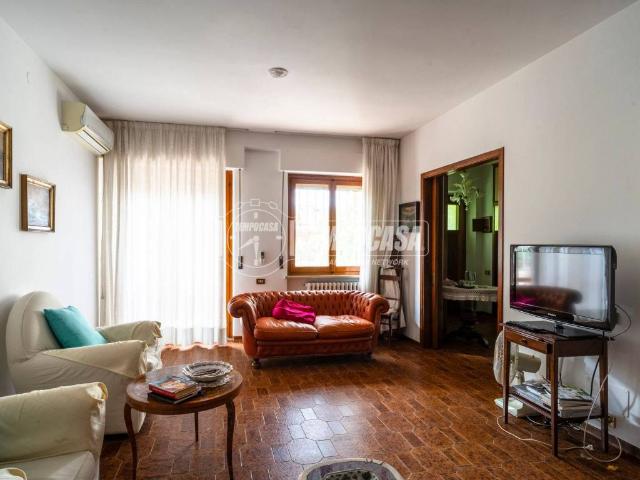 Casa indipendente in vendita a Macerata MC