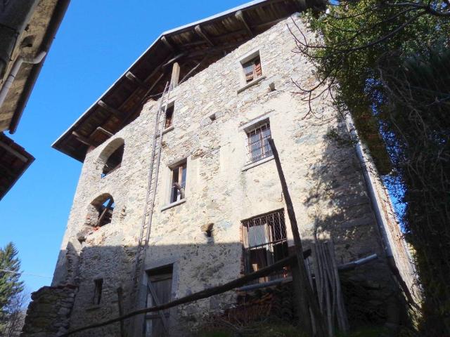 Casa indipendente in vendita a Madonna del Sasso VB