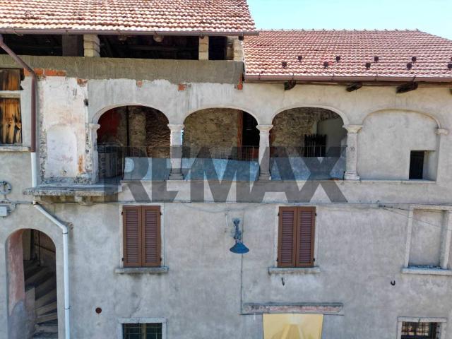 Casa indipendente in vendita a Madonna del Sasso VB
