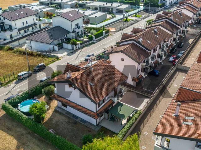 Villa in vendita a Magnago MI