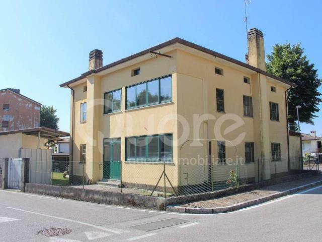 Casa indipendente in vendita a Magnano in Riviera UD