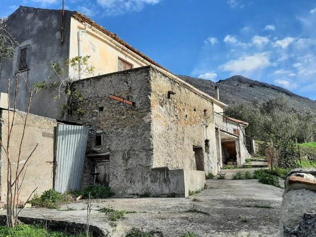 Casa indipendente in vendita a Maierà CS