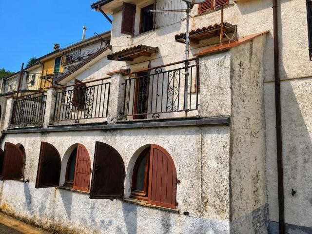 Casa indipendente in vendita a Maissana SP
