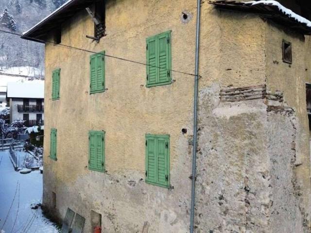 Casa indipendente in vendita a Malè TN