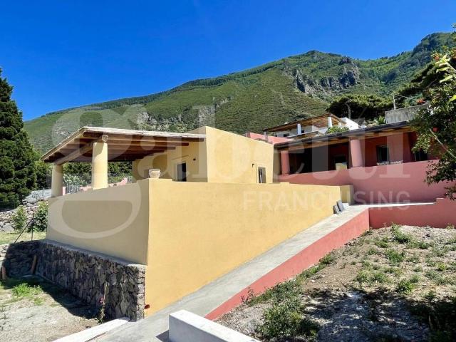 Casa indipendente in vendita a Malfa ME