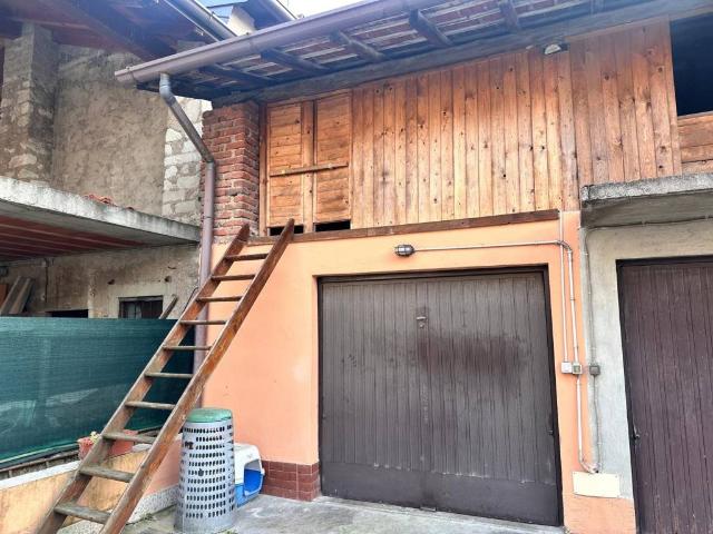 Casa indipendente in vendita a Malnate VA