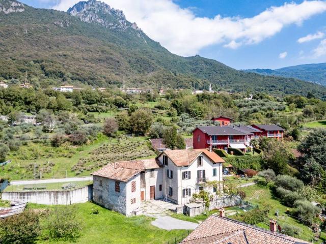 Casa indipendente in vendita a Mandello del Lario LC