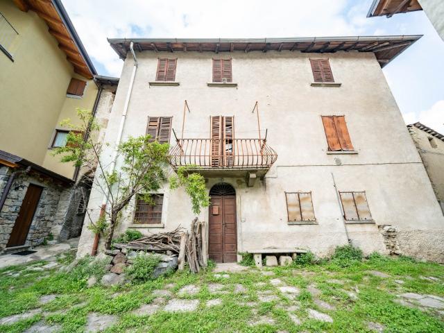 Casa indipendente in vendita a Mandello del Lario