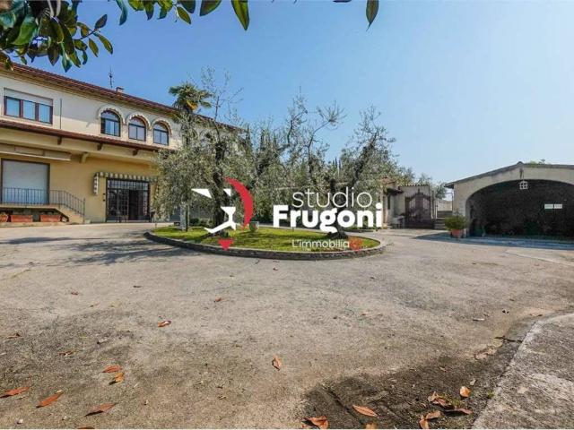 Casa indipendente in vendita a Manerba del Garda BS