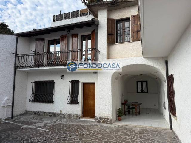Casa indipendente in vendita a Manerba del Garda BS