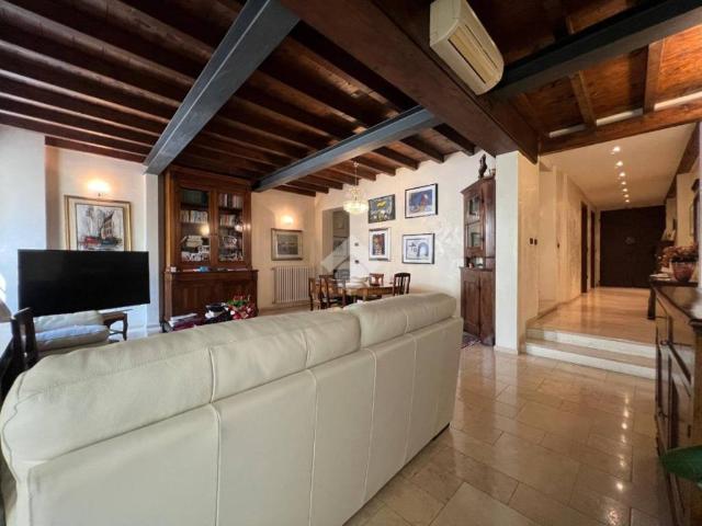 Casa indipendente in vendita a Mantova MN