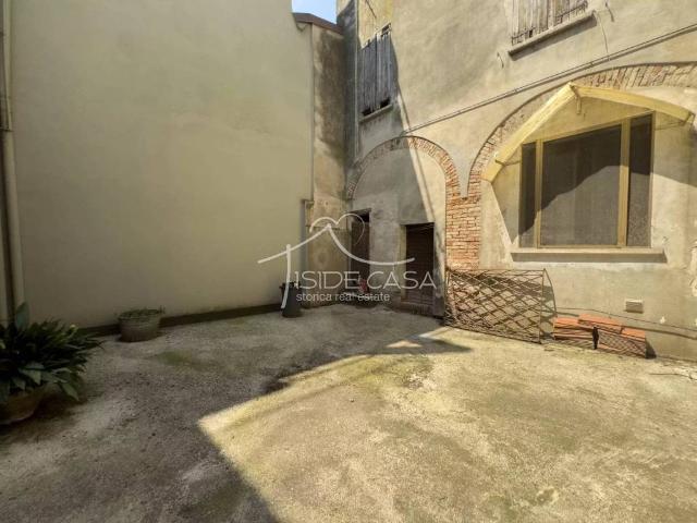 Casa indipendente in vendita a Mantova MN