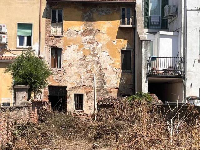 Casa indipendente in vendita a Mantova MN