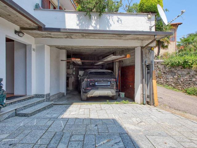 Casa indipendente in vendita a Marchirolo VA