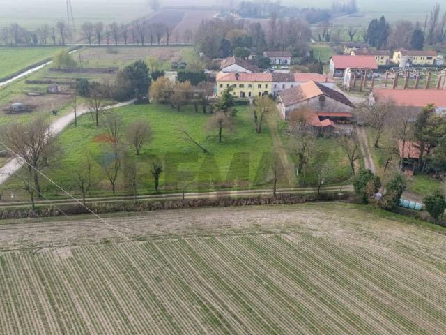 Casa indipendente in vendita a Marmirolo MN