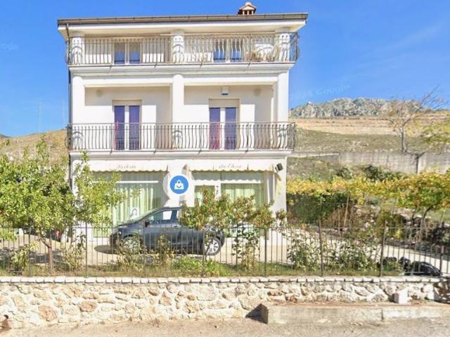 Casa indipendente in vendita a Marsicovetere PZ