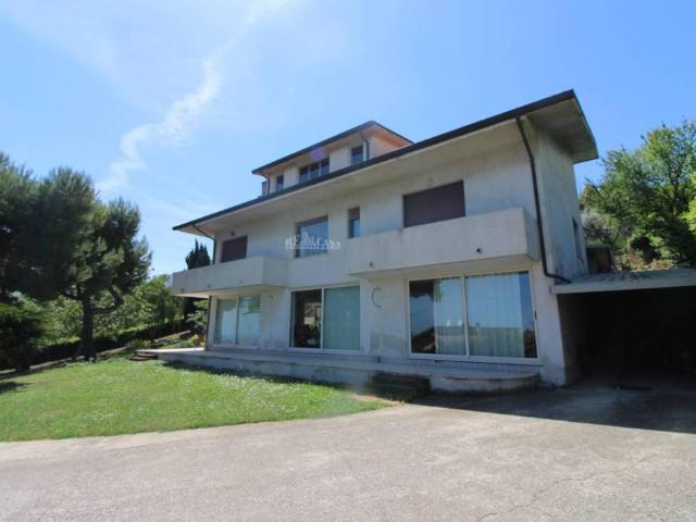 Casa indipendente in vendita a Martinsicuro via dei colli, 14