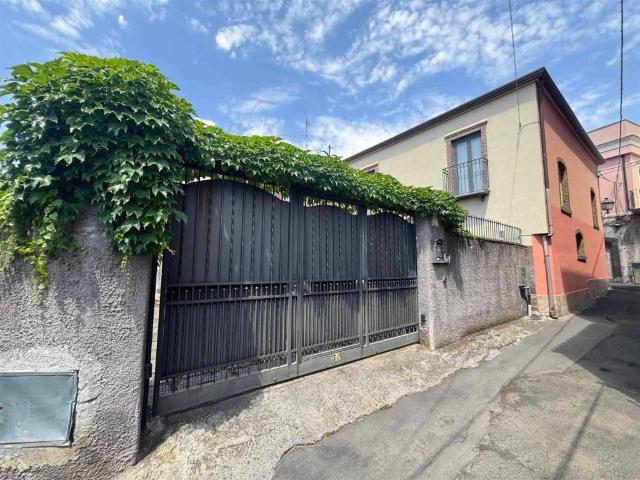 Casa indipendente in vendita a Mascalucia CT