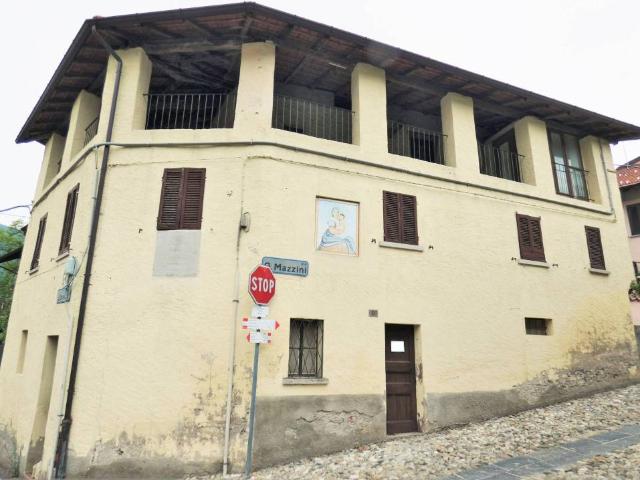Casa indipendente in vendita a Masciago Primo VA
