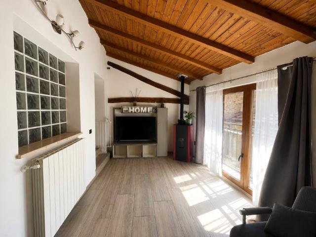 Casa indipendente in vendita a Masciago Primo VA