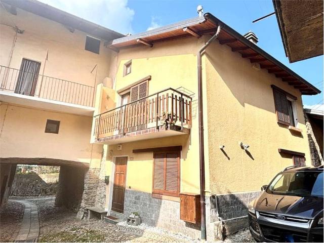 Casa indipendente in vendita a Masciago Primo VA