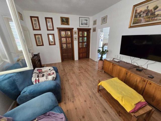 Casa indipendente in vendita a Massa