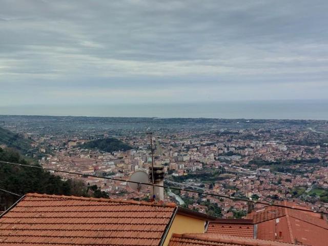 Casa indipendente in vendita a Massa