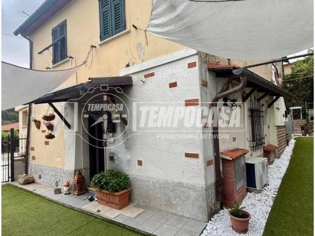 Casa indipendente in vendita a Massa