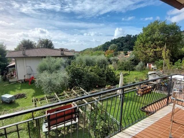 Casa indipendente in vendita a Massa
