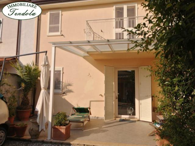 Casa indipendente in vendita a Massa