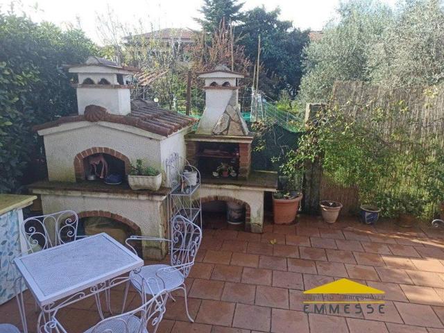 Casa indipendente in vendita a Massa